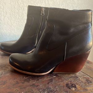 9.5 Kirk-Ease black boots